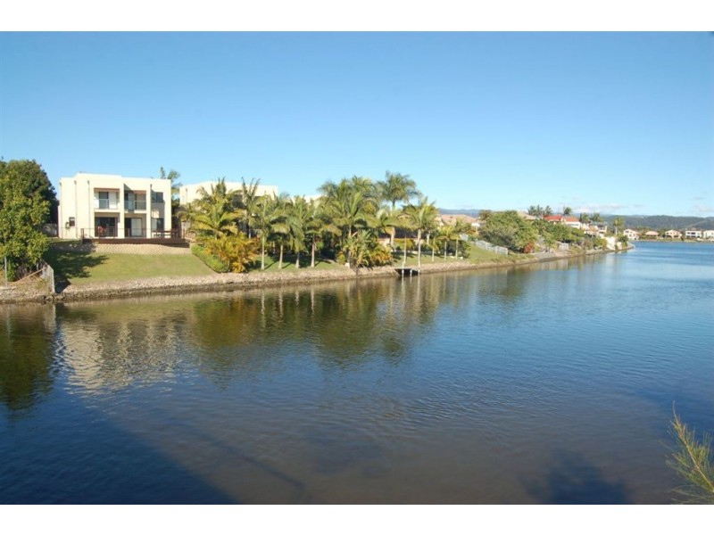2/1 Northwestern Court, Varsity Lakes QLD 4227