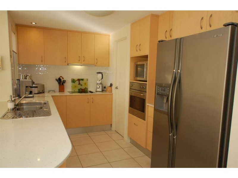 2/1 Northwestern Court, Varsity Lakes QLD 4227