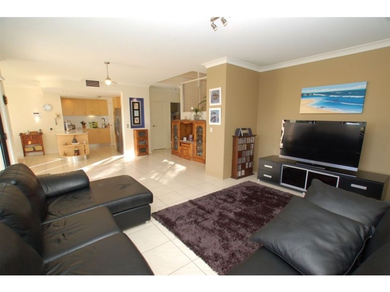 2/1 Northwestern Court, Varsity Lakes QLD 4227