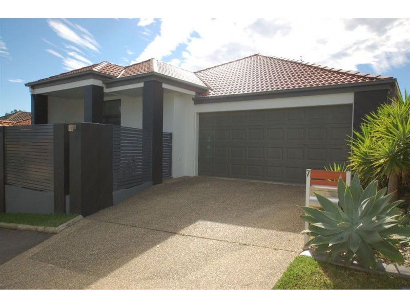 7 Hillridge Cres, Varsity Lakes QLD 4227