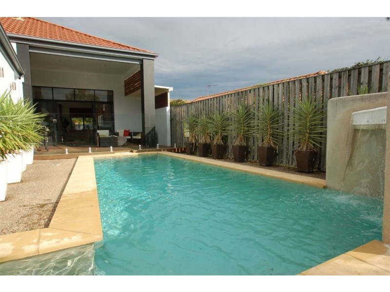 7 Hillridge Cres, Varsity Lakes QLD 4227