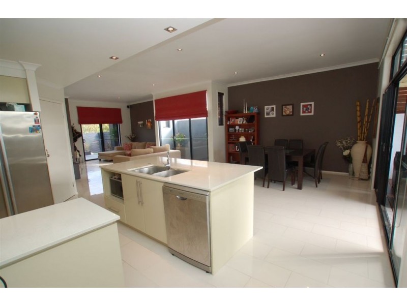 7 Hillridge Cres, Varsity Lakes QLD 4227