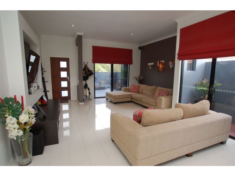 7 Hillridge Cres, Varsity Lakes QLD 4227