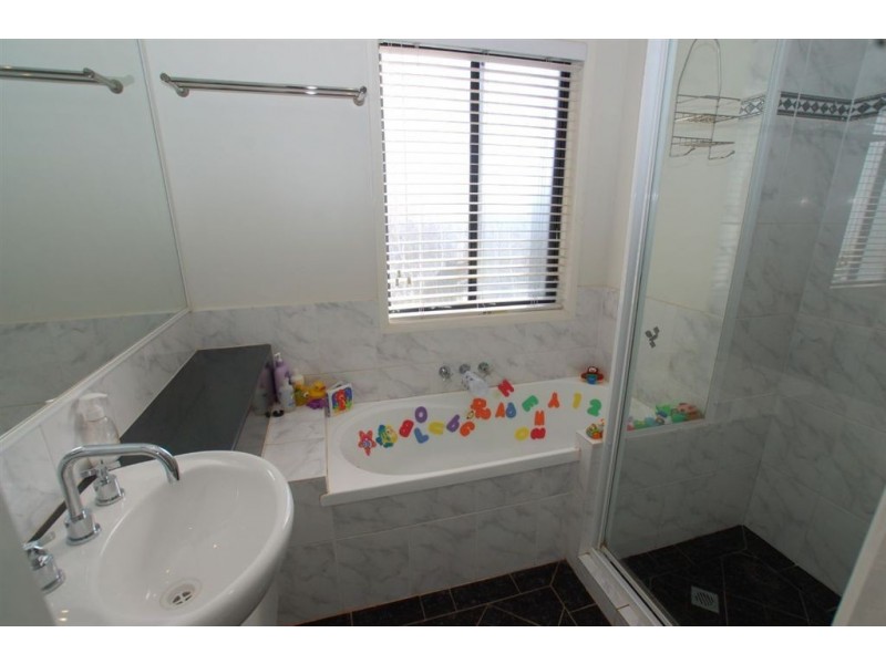 7 Hillridge Cres, Varsity Lakes QLD 4227