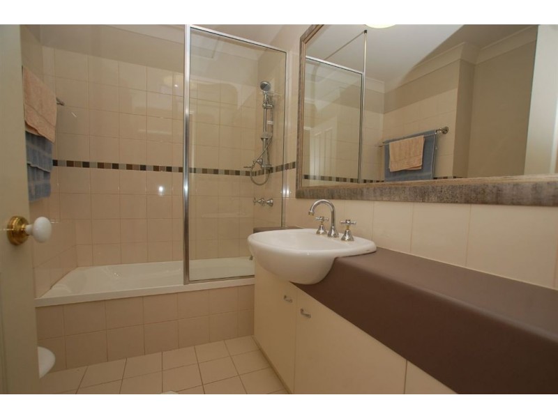 8/44 Pine Valley Drive, Varsity Lakes QLD 4227