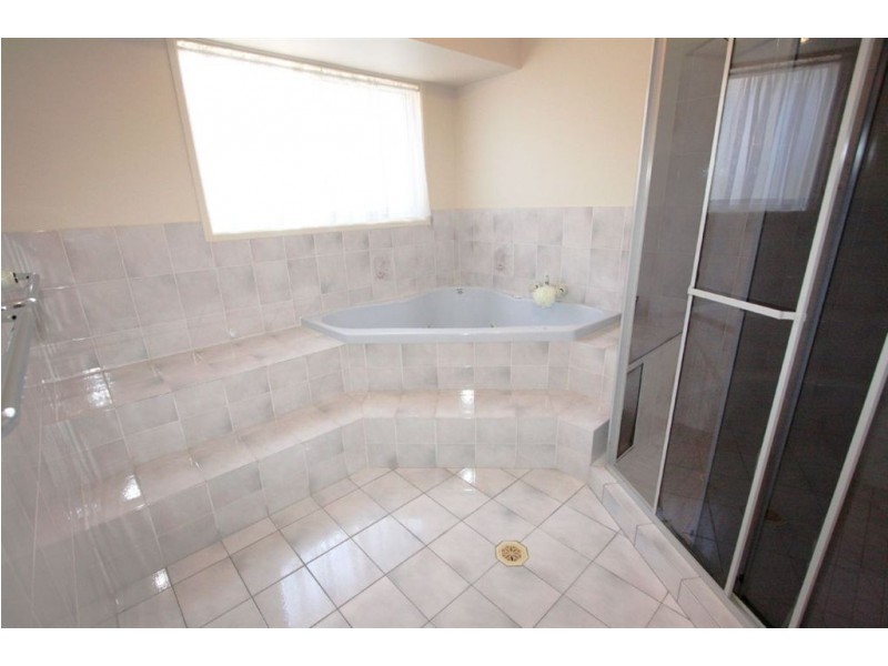 16 Firestone Ct, Robina QLD 4226