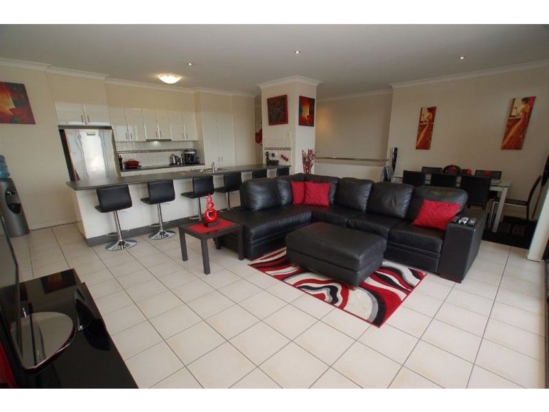 2/1 Campelles Ave, Varsity Lakes QLD 4227