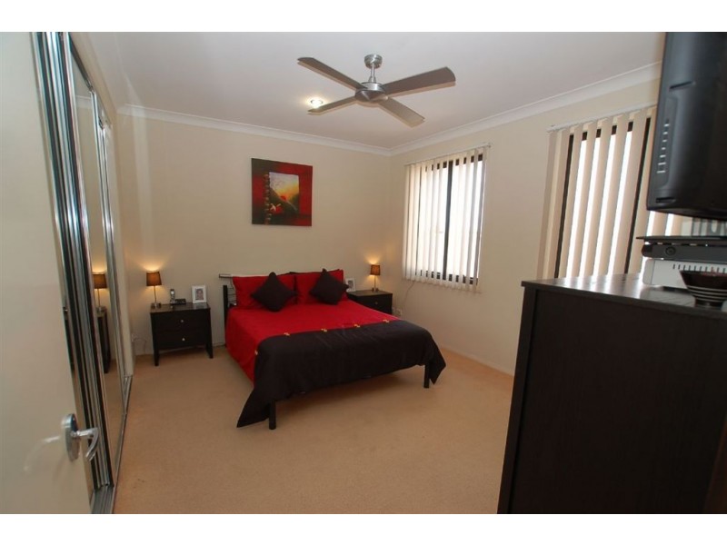 2/1 Campelles Ave, Varsity Lakes QLD 4227