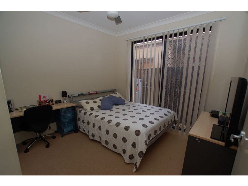 2/1 Campelles Ave, Varsity Lakes QLD 4227