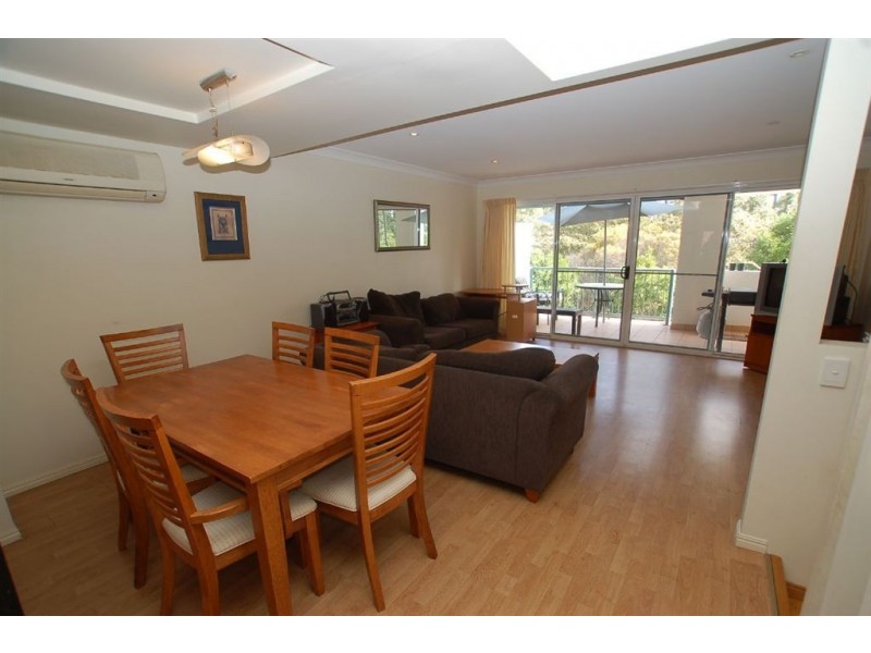 6/4 Rainer Cres, Varsity Lakes QLD 4227