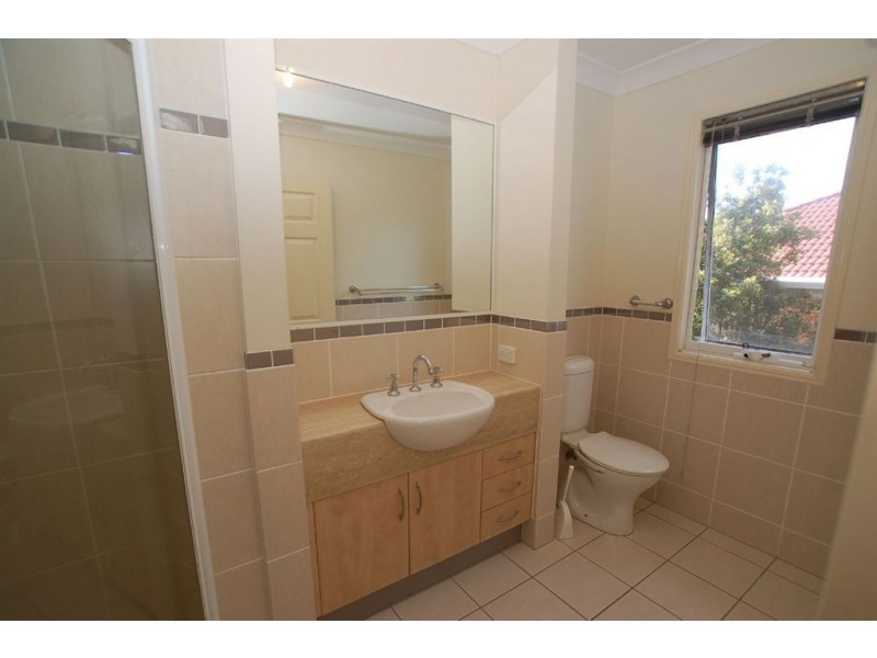 6/4 Rainer Cres, Varsity Lakes QLD 4227