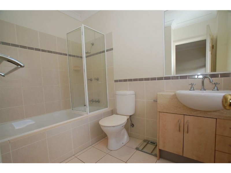 6/4 Rainer Cres, Varsity Lakes QLD 4227