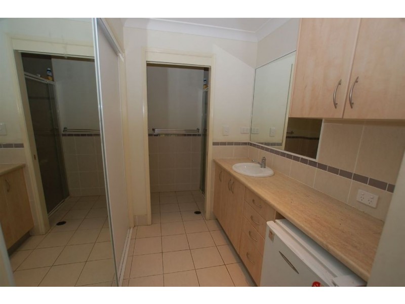 6/4 Rainer Cres, Varsity Lakes QLD 4227