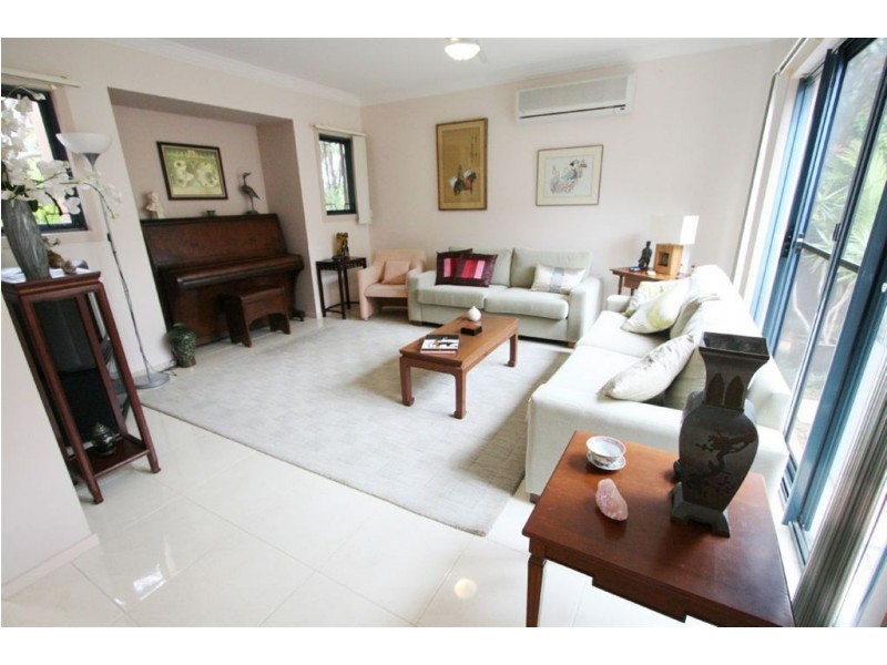 18/117 Palm Meadows Dr, Carrara QLD 4211