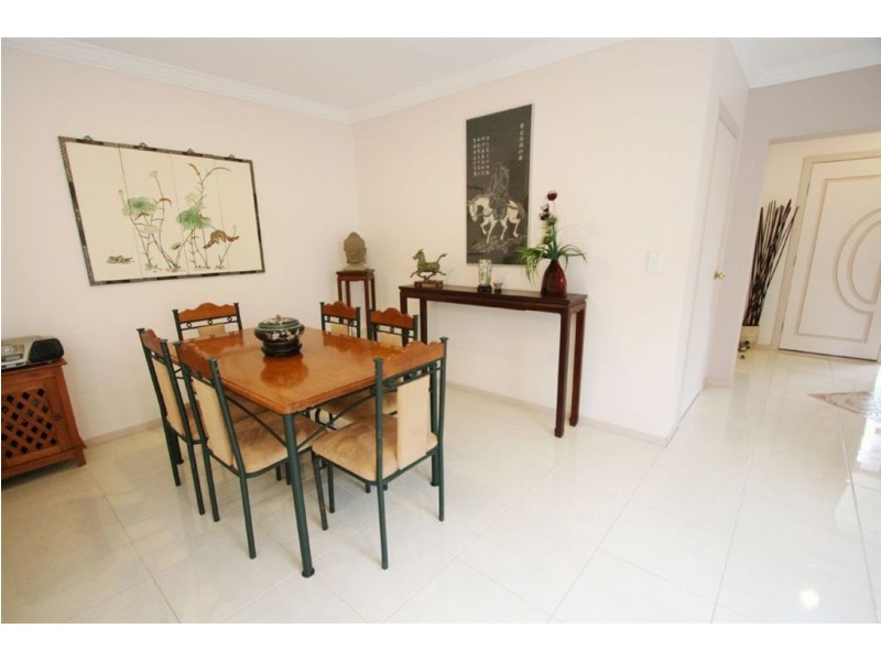 18/117 Palm Meadows Dr, Carrara QLD 4211