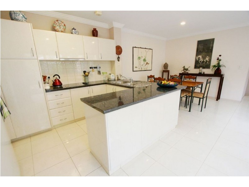 18/117 Palm Meadows Dr, Carrara QLD 4211