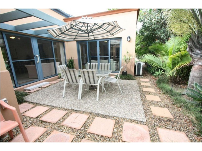 18/117 Palm Meadows Dr, Carrara QLD 4211