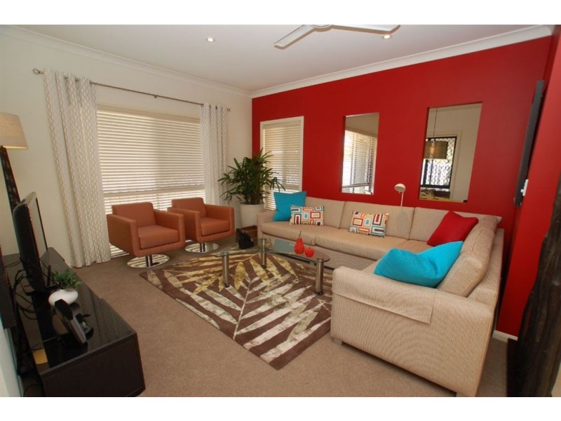 33 Majorca Cr, Varsity Lakes QLD 4227
