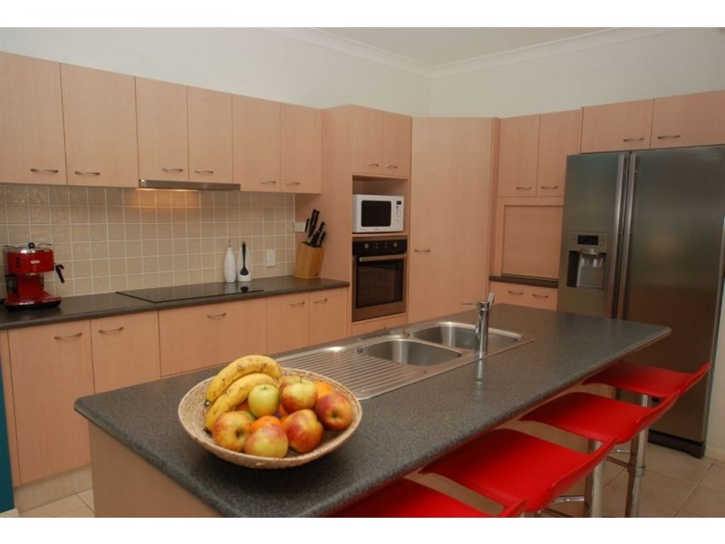 33 Majorca Cr, Varsity Lakes QLD 4227