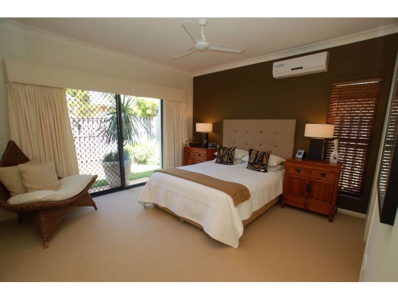 33 Majorca Cr, Varsity Lakes QLD 4227