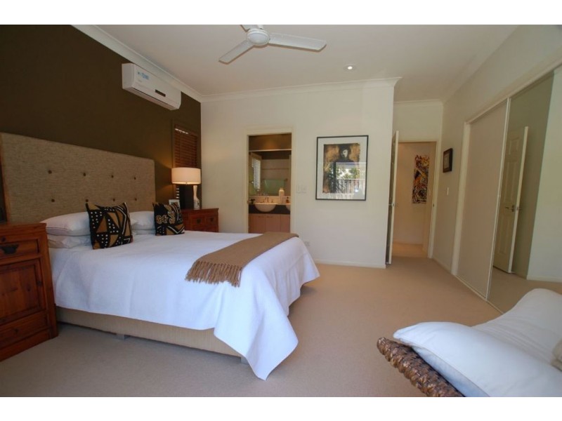 33 Majorca Cr, Varsity Lakes QLD 4227