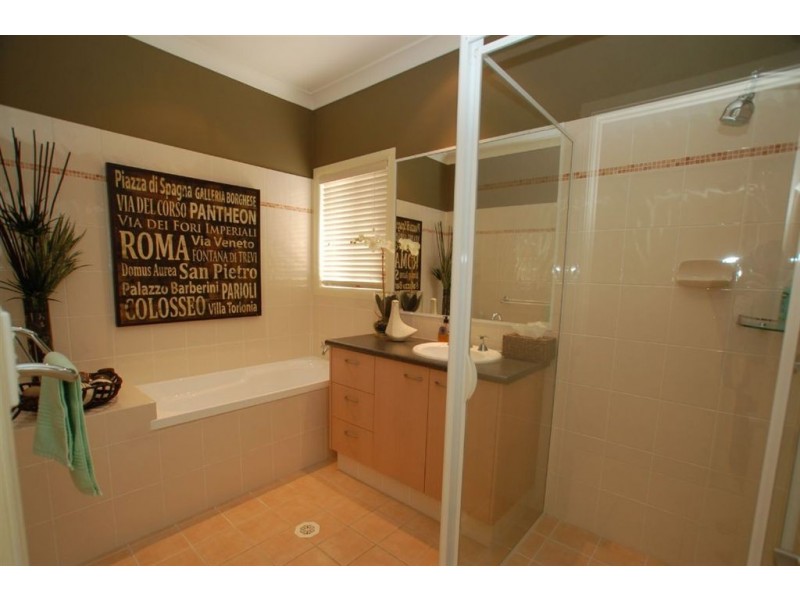 33 Majorca Cr, Varsity Lakes QLD 4227