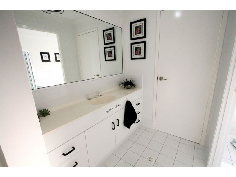 13 Anglesea Ct, Robina QLD 4226