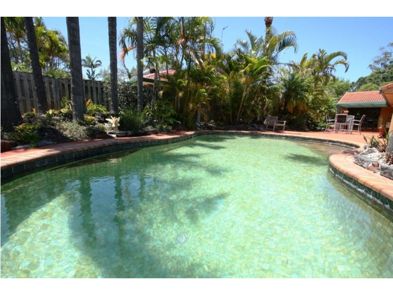 4 Mosman Rd, Robina QLD 4226