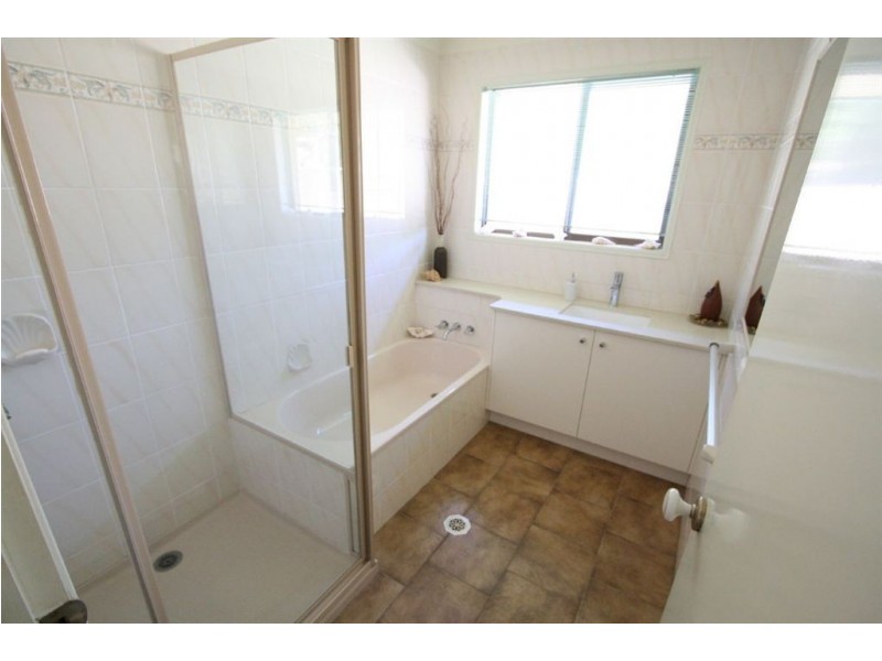 4 Mosman Rd, Robina QLD 4226