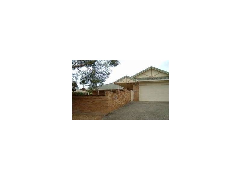 8 Claremont Dr, Robina QLD 4226