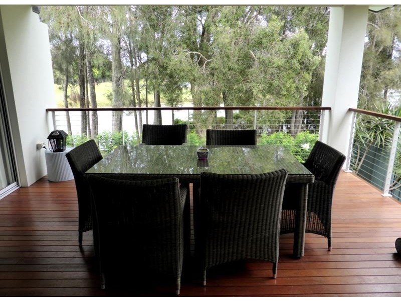 53 Fairway Dr, Clear Island Waters QLD 4226