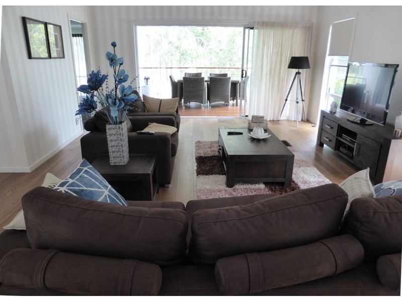 53 Fairway Dr, Clear Island Waters QLD 4226