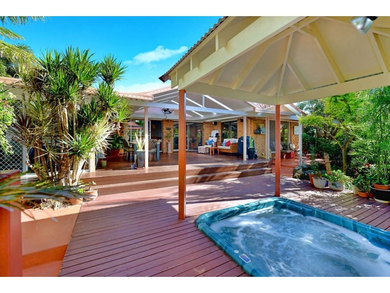 20 Haslewood Court, Mermaid Waters QLD 4218