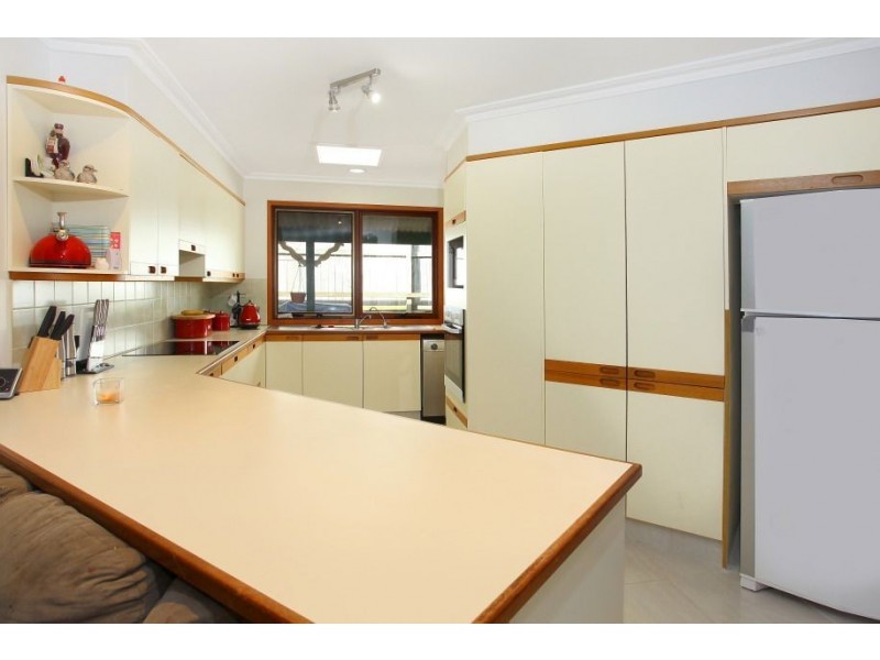 1 Kooyoonga Ct, Robina QLD 4226