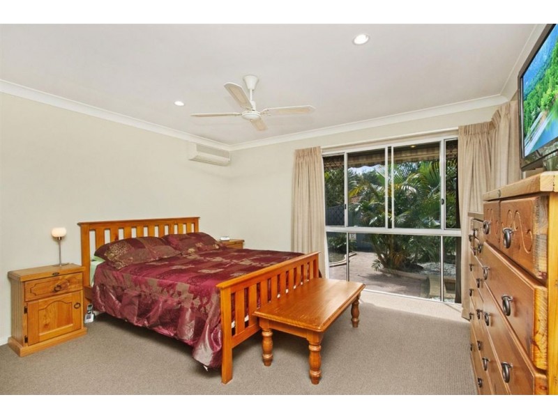 68 Camberwell Cct, Robina QLD 4226