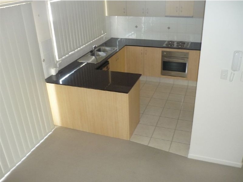 6/13 Mapleton CCT, Varsity Lakes QLD 4227