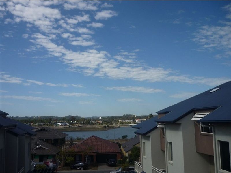 6/13 Mapleton CCT, Varsity Lakes QLD 4227