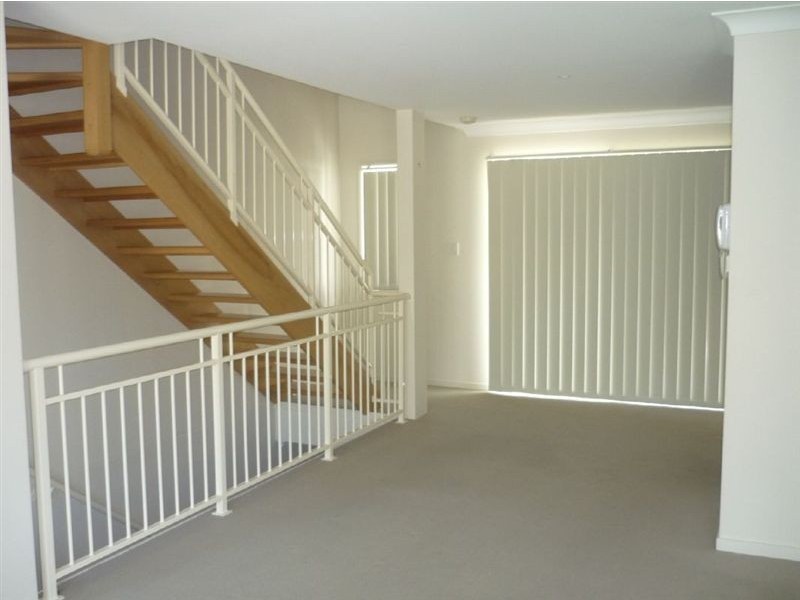 6/13 Mapleton CCT, Varsity Lakes QLD 4227