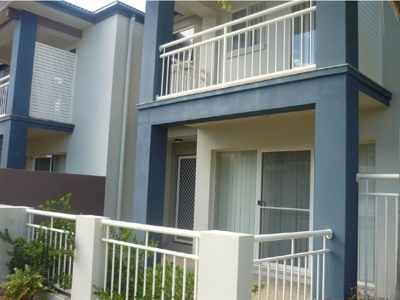 6/13 Mapleton CCT, Varsity Lakes QLD 4227