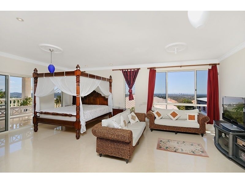 Highland Park QLD 4211