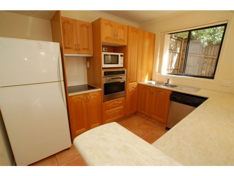 2/39 Pine Valley Drive, Robina QLD 4226