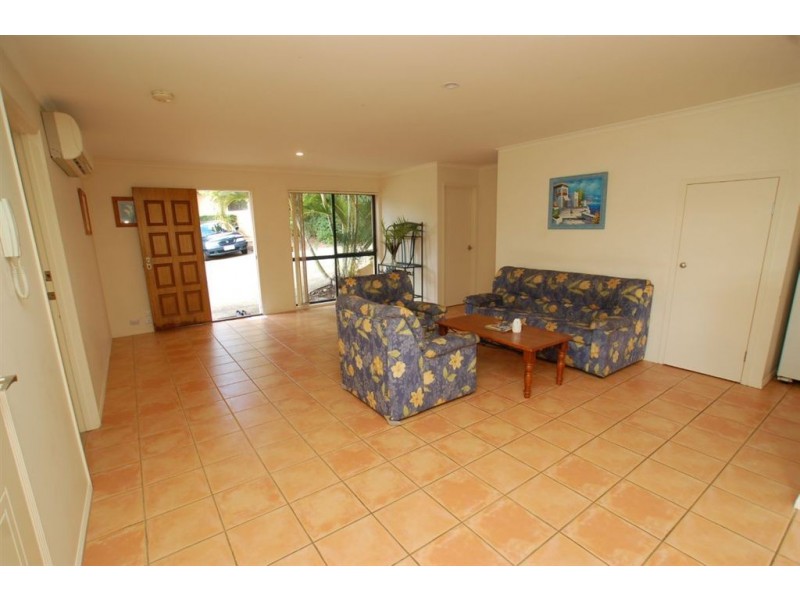 2/39 Pine Valley Drive, Robina QLD 4226