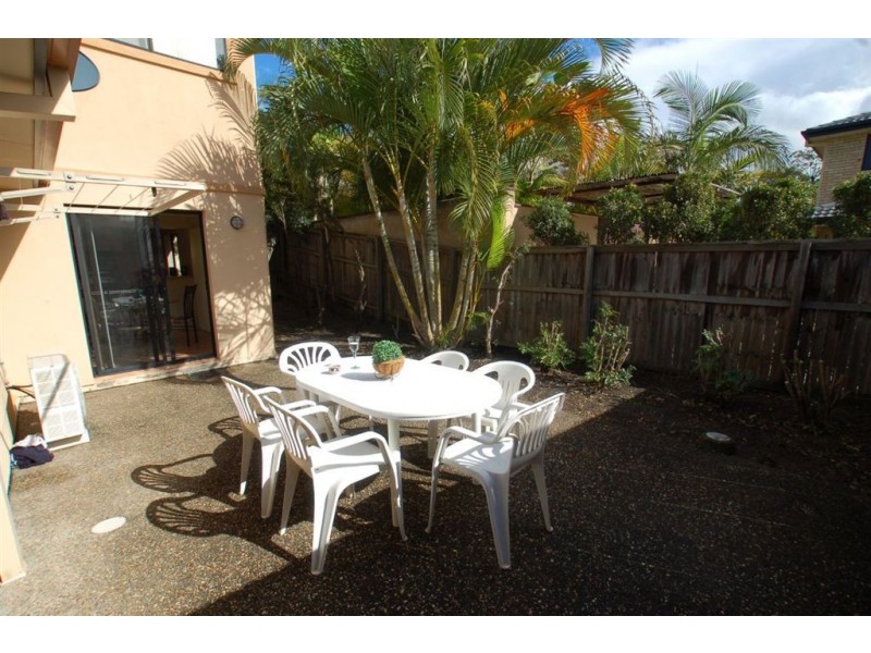 2/39 Pine Valley Drive, Robina QLD 4226