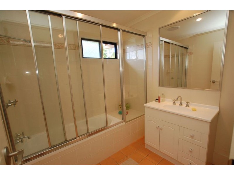 2/39 Pine Valley Drive, Robina QLD 4226