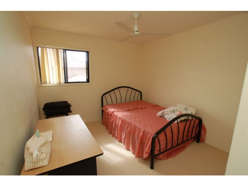 2/39 Pine Valley Drive, Robina QLD 4226