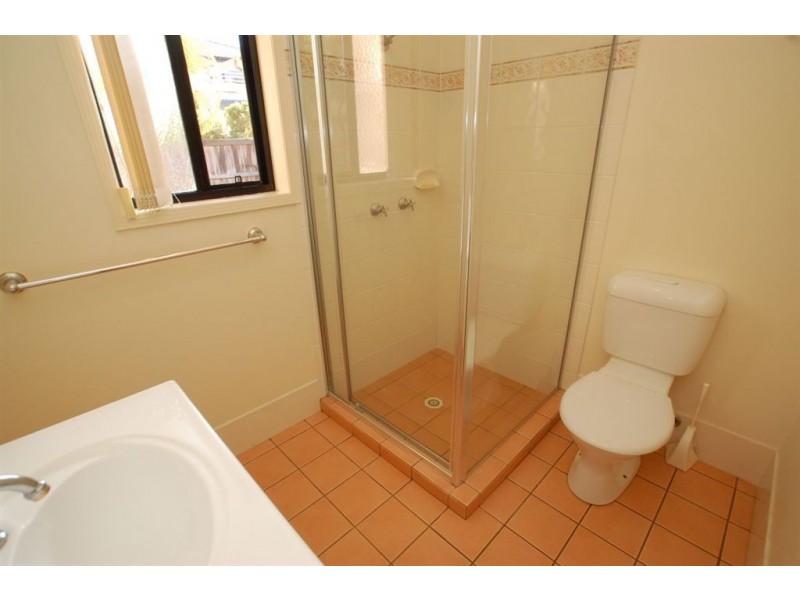 2/39 Pine Valley Drive, Robina QLD 4226