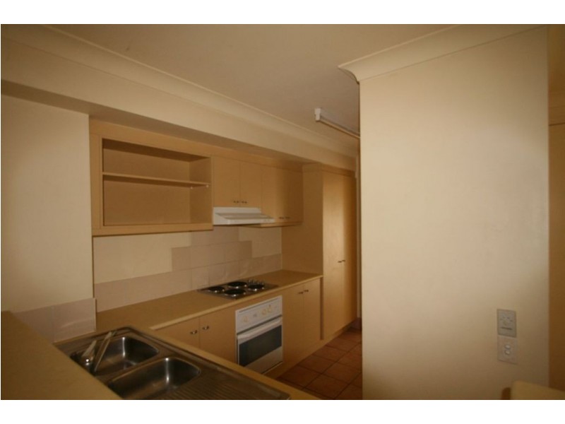 100/215 Cottesloe Drive, Mermaid Waters QLD 4218