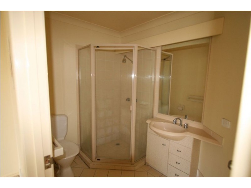 100/215 Cottesloe Drive, Mermaid Waters QLD 4218