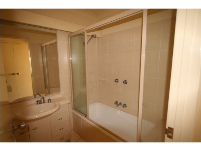 100/215 Cottesloe Drive, Mermaid Waters QLD 4218