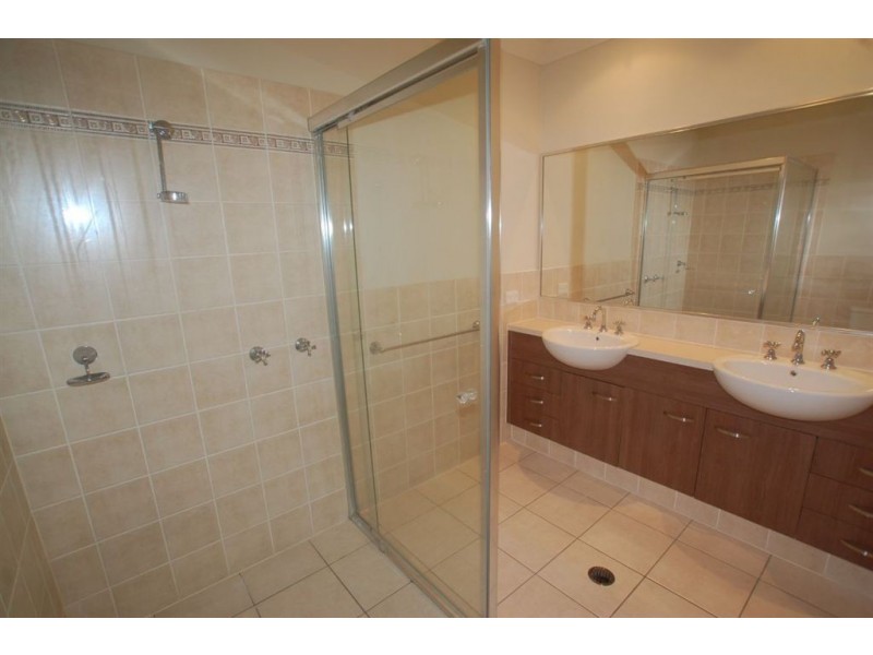 10/27 Ranier Crescent, Varsity Lakes QLD 4227